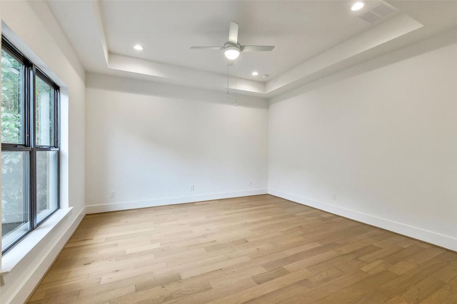 Spacious, unfurnished interior of a new home in Timbergrove Trails, Houston (Image 15).