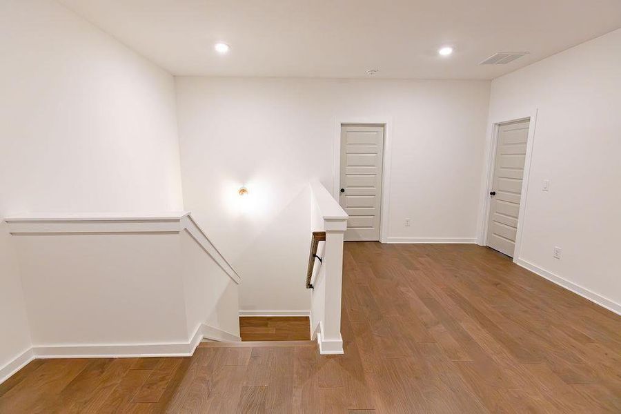 Spacious, unfurnished interior of a new home in , Gainesville (Image 33).