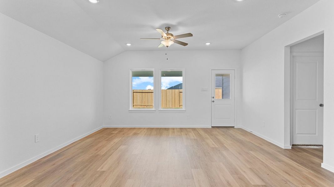 Spacious, unfurnished interior of a new home in Caldwell Crossing, Iowa Colony (Image 10).