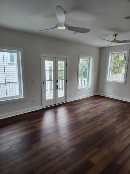 Spacious, unfurnished interior of a new home in , Charleston (Image 6).