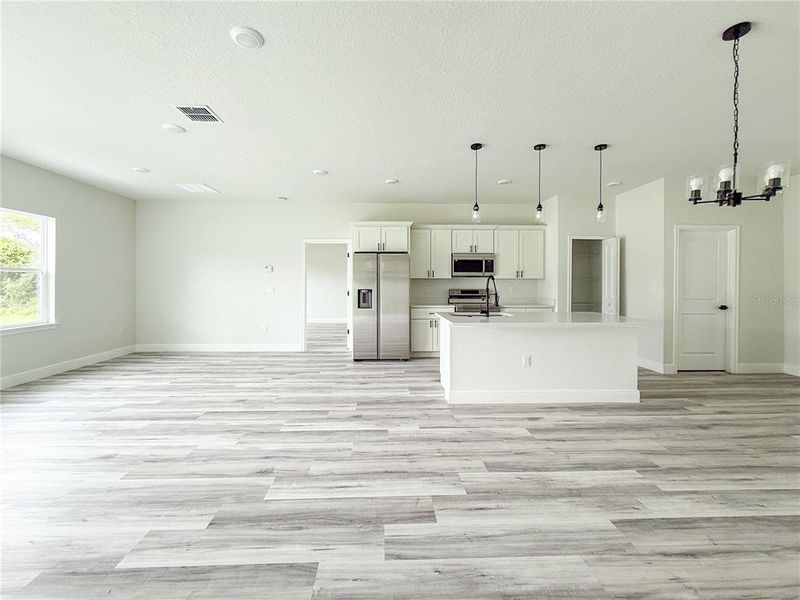 Spacious, unfurnished interior of a new home in , Ocala (Image 11).