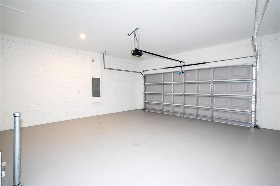 Spacious, unfurnished interior of a new home in , Orlando (Image 23).