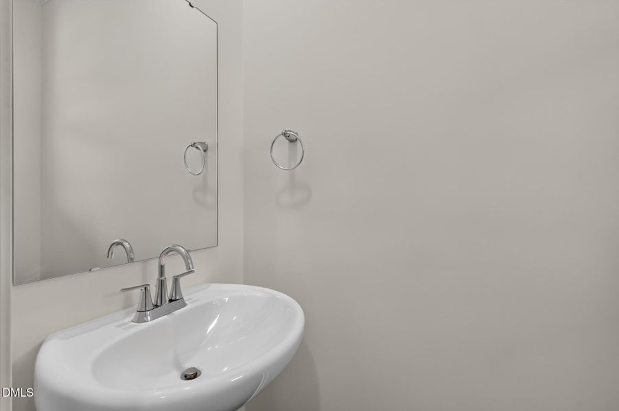 28_132_Tree_Moss_Ct-Bathroom-_048