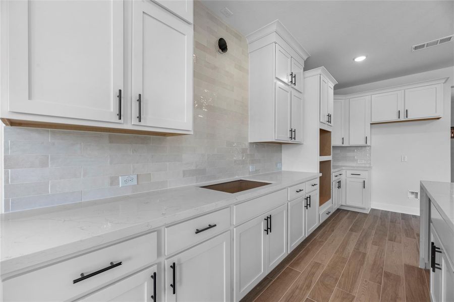 Furnished interior view inside a new home in Sienna, Missouri City (Image 5).