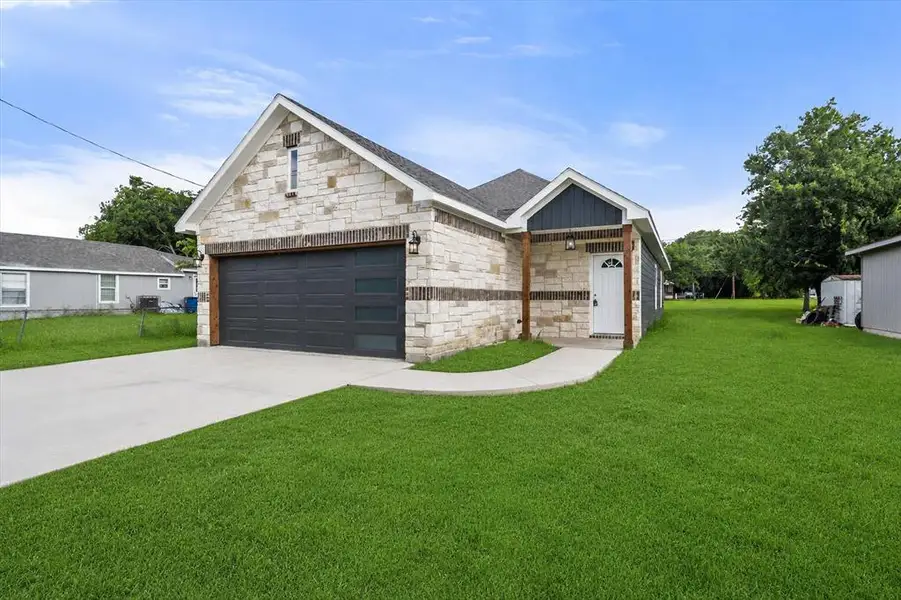 Front exterior of a new home in , Corsicana, TX, highlighting curb appeal (Image 2). Front exterior of a new home in , Corsicana, TX, highlighting curb appeal (Image 2).