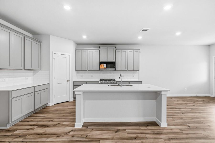 Furnished interior view inside a new home in Country Creek, Mont Belvieu (Image 8).