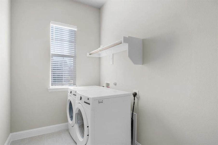 Close-up of interior finishes inside a home in Estates At Baker Park, Sherman (Image 13).