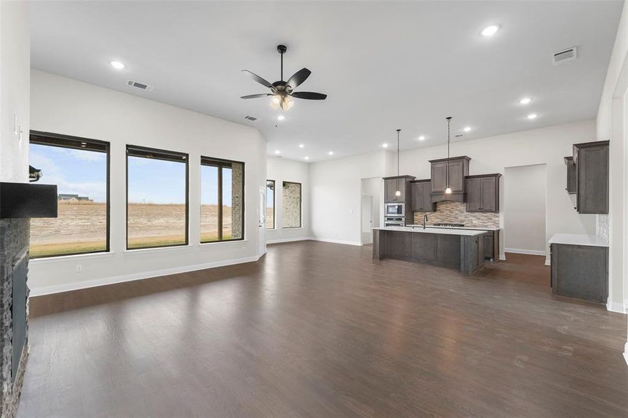 Spacious, unfurnished interior of a new home in , Waxahachie (Image 21).