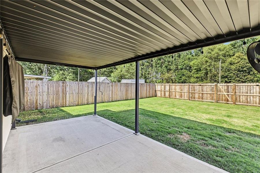 Exterior details and patio area of a home in Laurel Park, Cartersville (Image 24).
