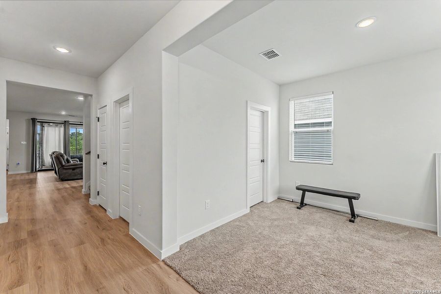 Spacious, unfurnished interior of a new home in Hickory Ridge, Elmendorf (Image 18). Spacious, unfurnished interior of a new home in Hickory Ridge, Elmendorf (Image 18).