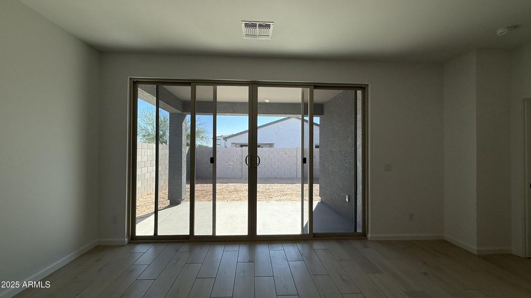 028 - 4-Panel Slider