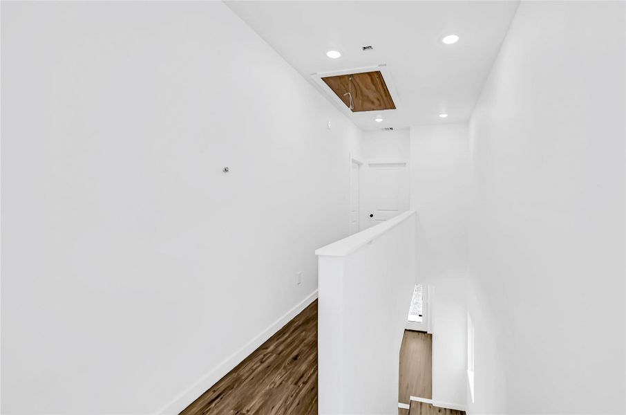 Bright hallway with crisp finishes leading to upstairs bedrooms. Bright hallway with crisp finishes leading to upstairs bedrooms.
