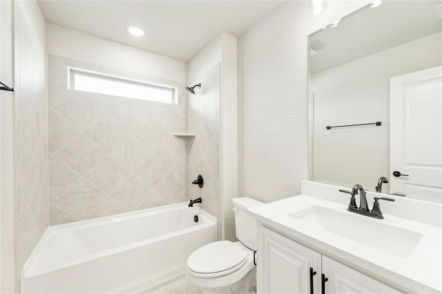 Furnished interior view inside a new home in Glenbrook, Red Oak (Image 6).