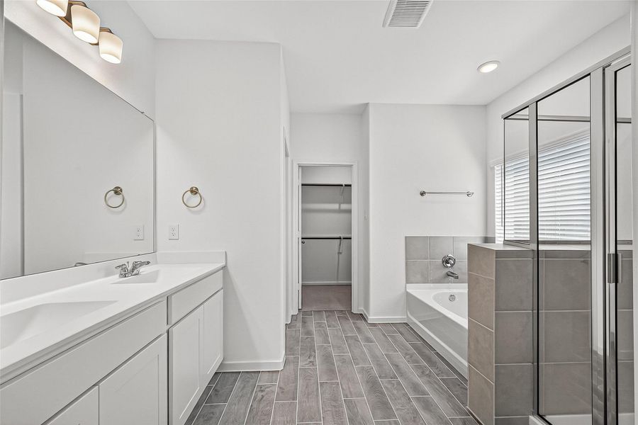 Furnished interior view inside a new home in Rollingbrook Estates, Baytown (Image 18).