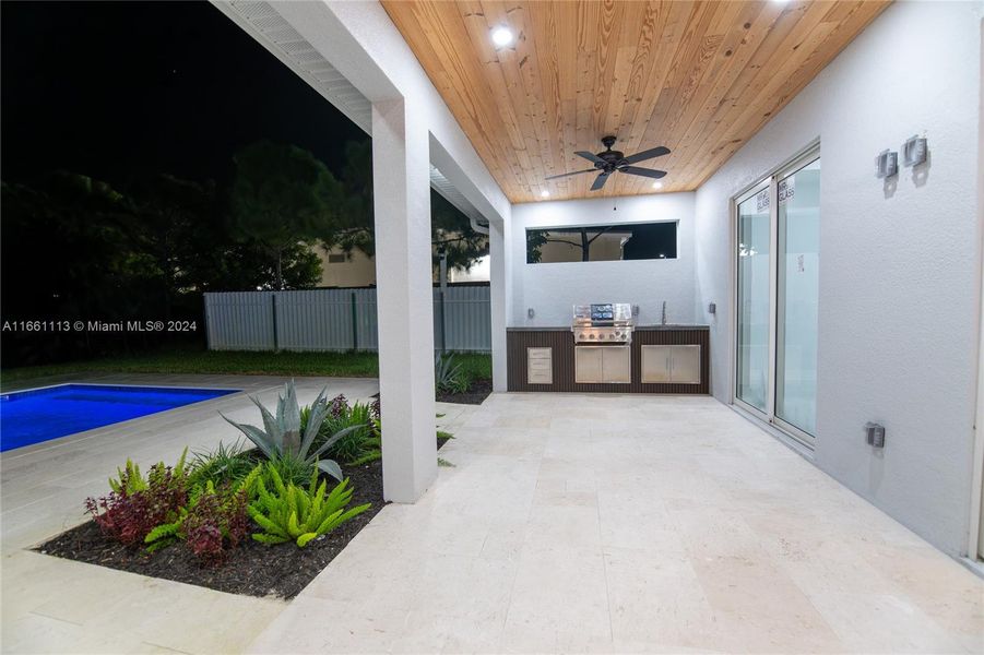 Exterior details and patio area of a home in , Cape Coral (Image 30).