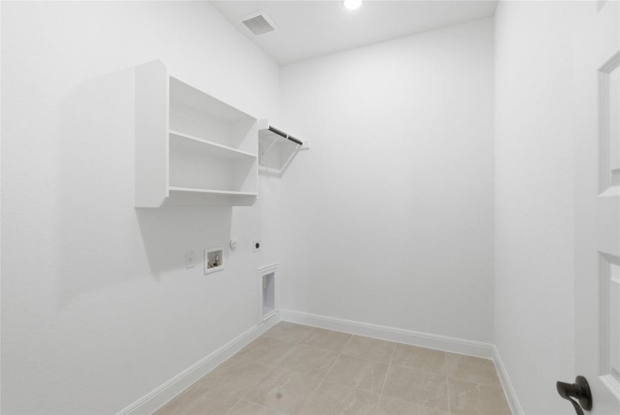 Spacious, unfurnished interior of a new home in Hawkes Landing, Leander (Image 17). Spacious, unfurnished interior of a new home in Hawkes Landing, Leander (Image 17).