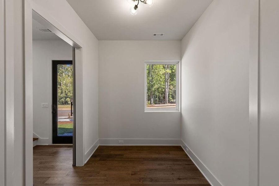 Spacious, unfurnished interior of a new home in Aster, Roswell (Image 59).