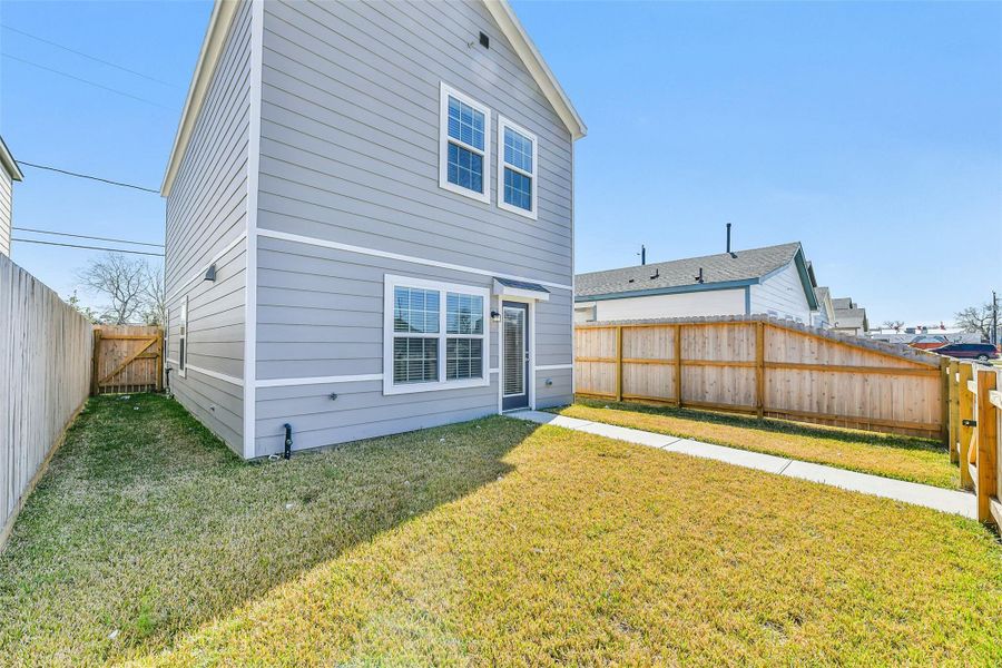 Exterior details and patio area of a home in , Houston (Image 21).