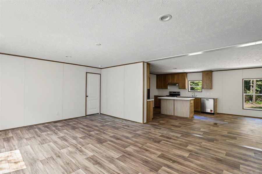 Spacious, unfurnished interior of a new home in , Cordesville (Image 24).