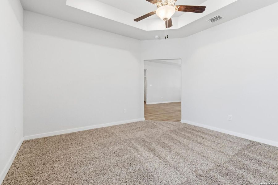 Spacious, unfurnished interior of a new home in Lonesome Dove, San Antonio (Image 15).