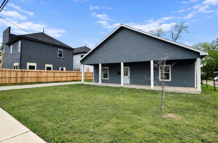 Exterior details and patio area of a home in , Houston (Image 19). Exterior details and patio area of a home in , Houston (Image 19).