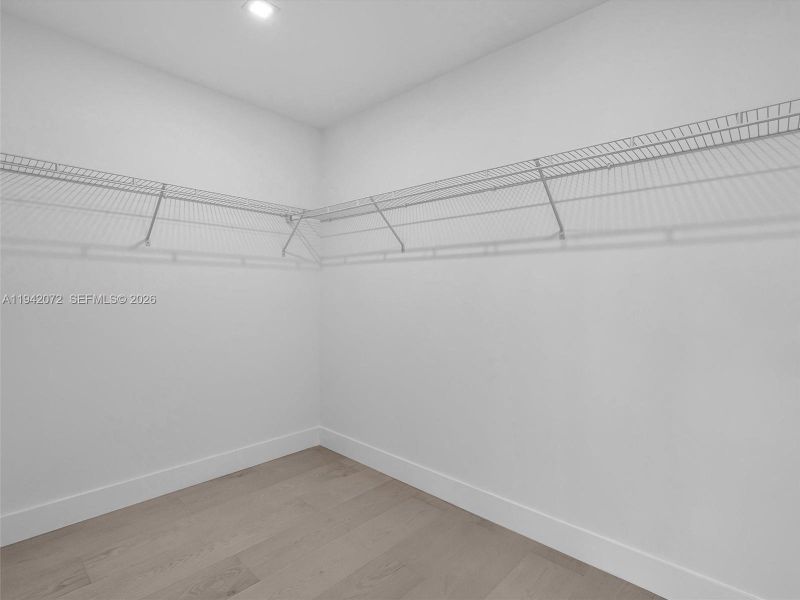 Spacious, unfurnished interior of a new home in , Dania Beach (Image 24).