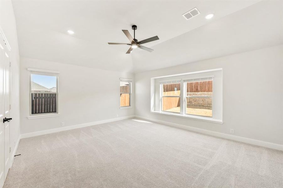 Spacious, unfurnished interior of a new home in Parks at Panchasarp Farms, Burleson (Image 28).