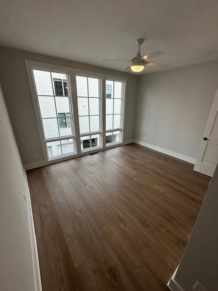 Spacious, unfurnished interior of a new home in , Atlanta (Image 9).