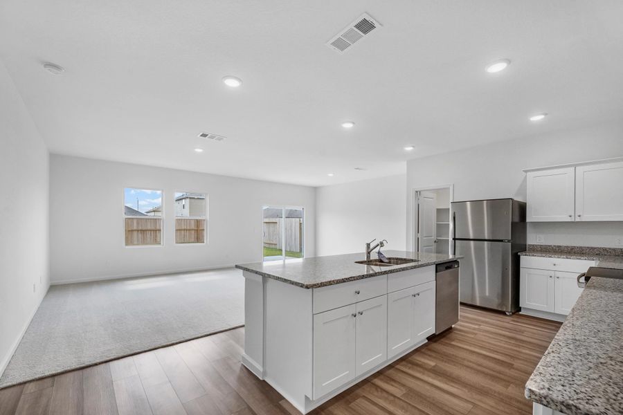 Representative furnished interior of a home built from the Kepler by Starlight Homes in Vida Mar, League City (Image 7). Representative furnished interior of a home built from the Kepler by Starlight Homes in Vida Mar, League City (Image 7).