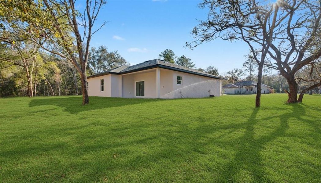 Exterior details and patio area of a home in , Citrus Springs (Image 3).