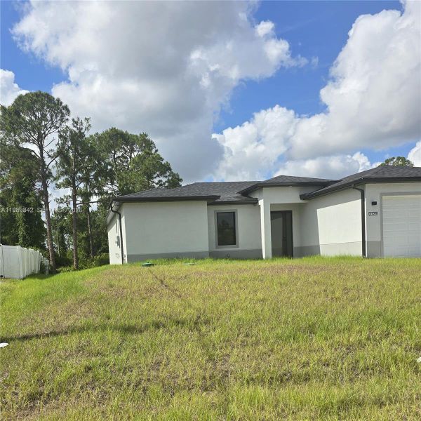 Exterior details and patio area of a home in , Lehigh Acres (Image 3).