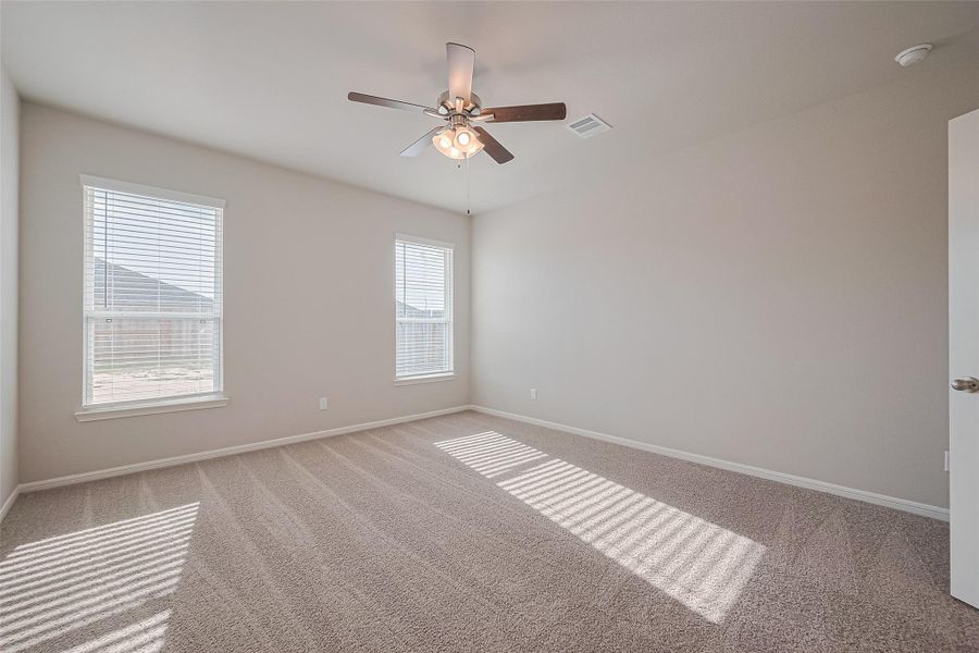 Spacious, unfurnished interior of a new home in Sunterra, Katy (Image 10).