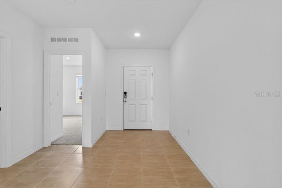 Spacious, unfurnished interior of a new home in Waterstone, Groveland (Image 24).