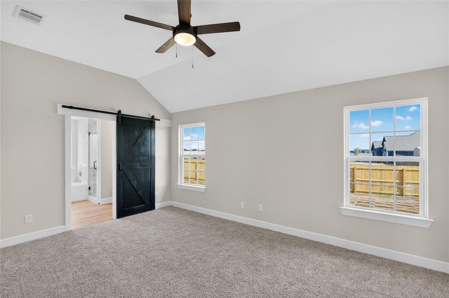 Spacious, unfurnished interior of a new home in , Snook (Image 21).