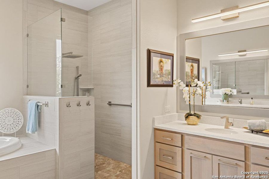 Furnished interior view inside a new home in , Blanco (Image 11).