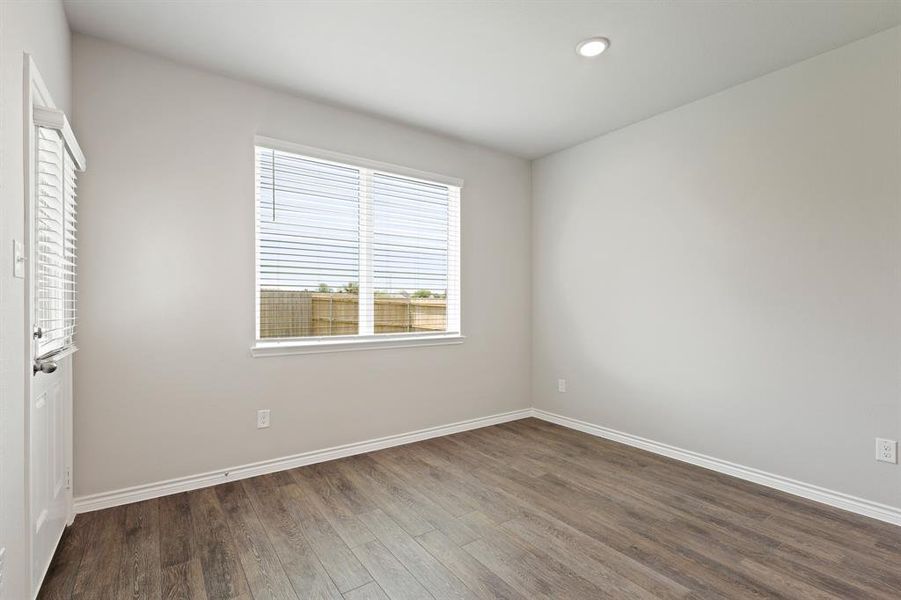 Spacious, unfurnished interior of a new home in Deer Creek, Fort Worth (Image 12). Spacious, unfurnished interior of a new home in Deer Creek, Fort Worth (Image 12).
