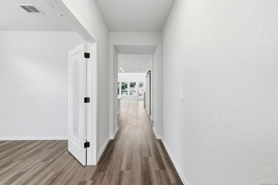 Spacious, unfurnished interior of a new home in The Meadows at Hunters Ranch, San Antonio (Image 35).