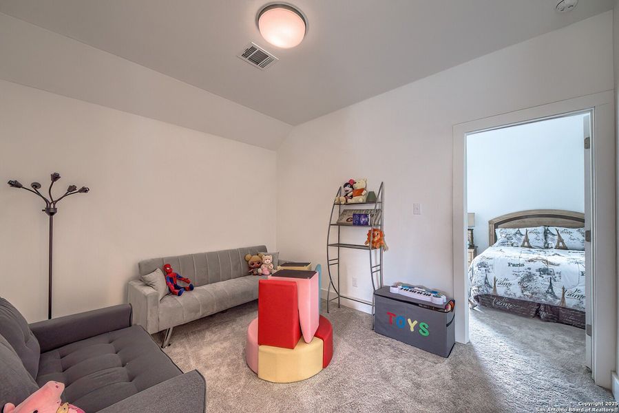 Furnished interior view inside a new home in Regent Park, Boerne (Image 27).