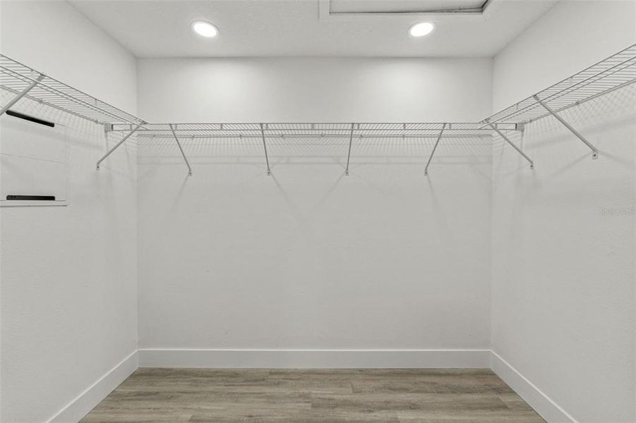 Spacious, unfurnished interior of a new home in , Weeki Wachee (Image 30).