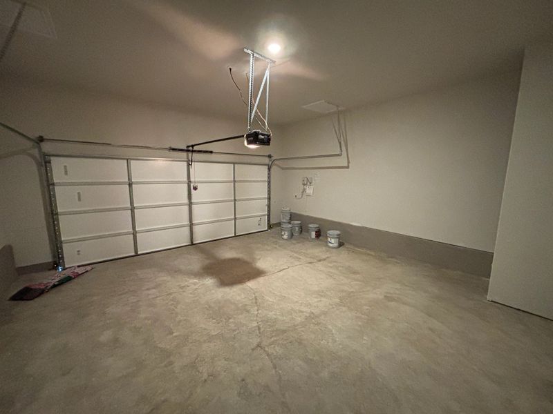 Spacious, unfurnished interior of a new home in Cannon Ranch 40s, Dripping Springs (Image 37).