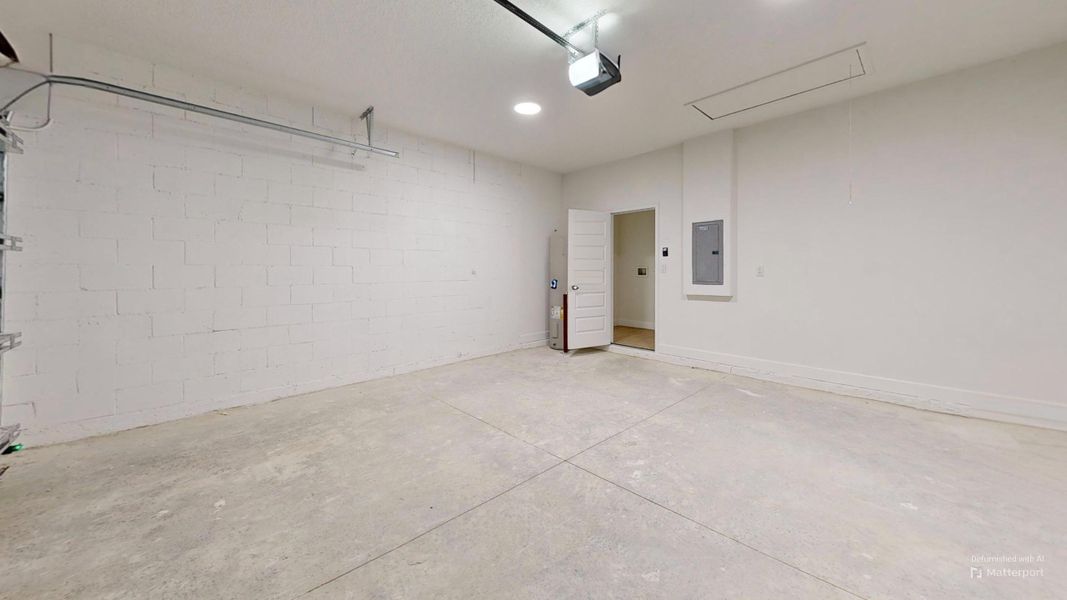 8050-97th-Ct-Vero-Beach-FL-32967-Garage-