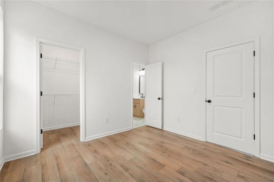 Spacious, unfurnished interior of a new home in , Atlanta (Image 31).