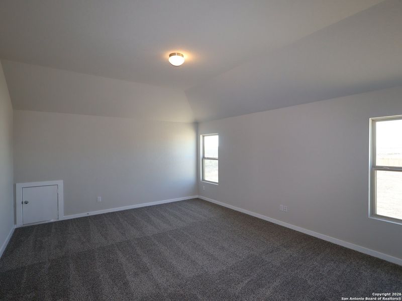 Spacious, unfurnished interior of a new home in Winding Brook, San Antonio (Image 20).