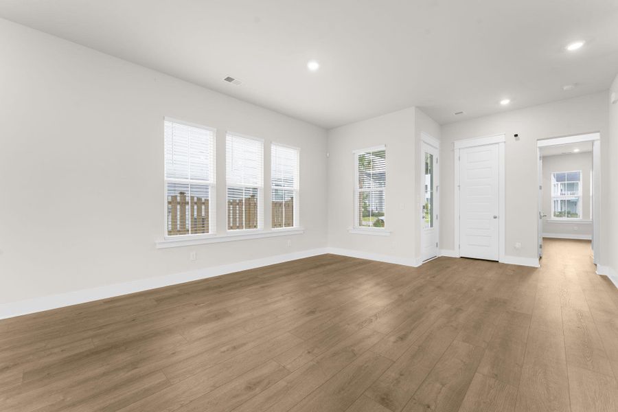 Spacious, unfurnished interior of a new home in Carnes Crossroads, Summerville (Image 26).