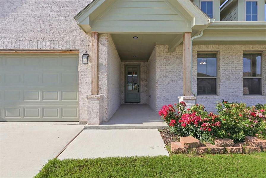 Exterior details and patio area of a home in , Saginaw (Image 21).