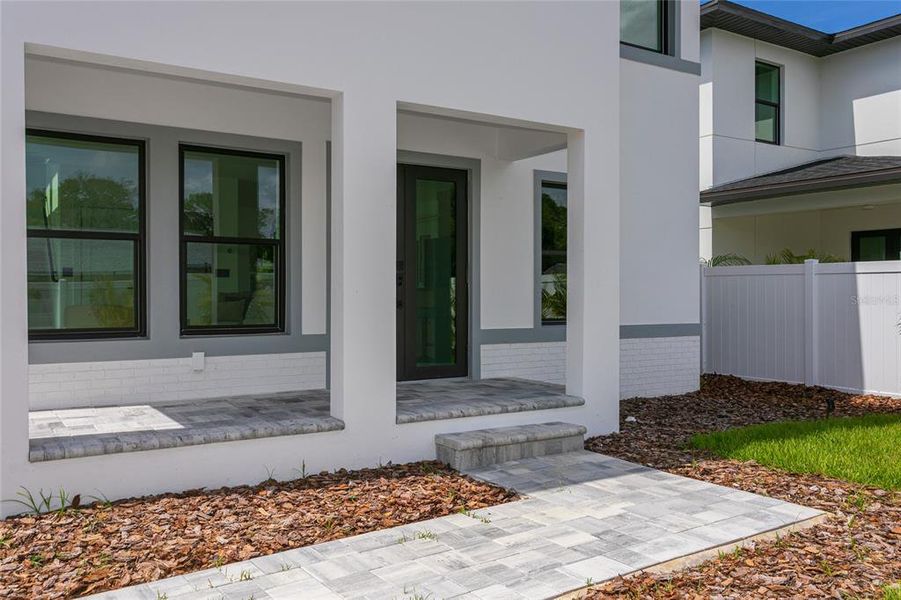 Exterior details and patio area of a home in , St. Petersburg (Image 29).