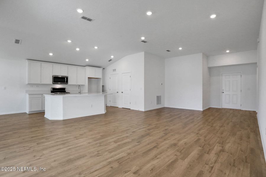 Spacious, unfurnished interior of a new home in Cordova Palms, St. Augustine (Image 28).