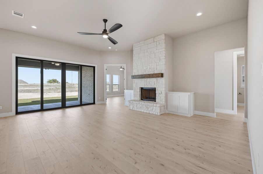 Spacious, unfurnished interior of a new home in Rocky Top Ranch, Azle (Image 18). Spacious, unfurnished interior of a new home in Rocky Top Ranch, Azle (Image 18).