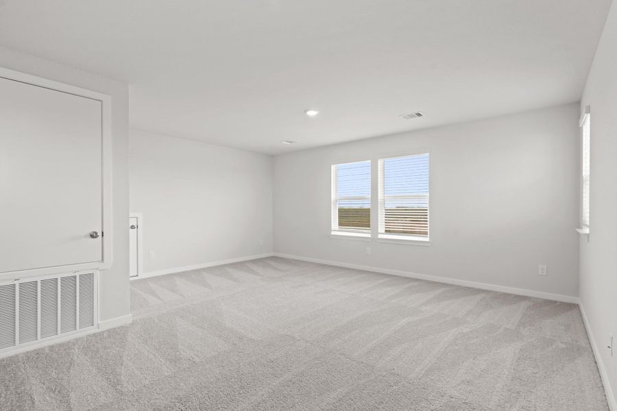 Spacious, unfurnished interior of a new home in Sunterra Lakes, Brookshire (Image 25).