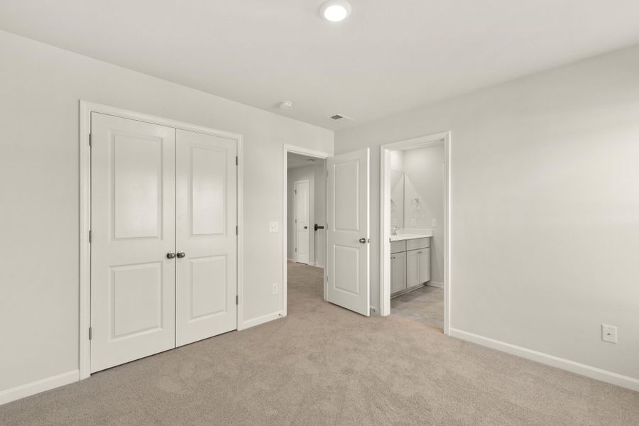 Spacious, unfurnished interior of a new home in Heron's Walk at Summers Corner, Summerville (Image 36).